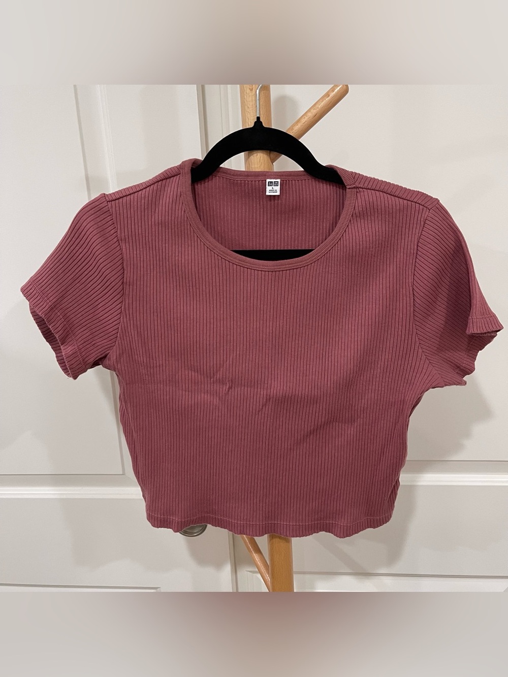Uniqlo Women’s Dusty Rose Ribbed Short-Sleeve Crop Top